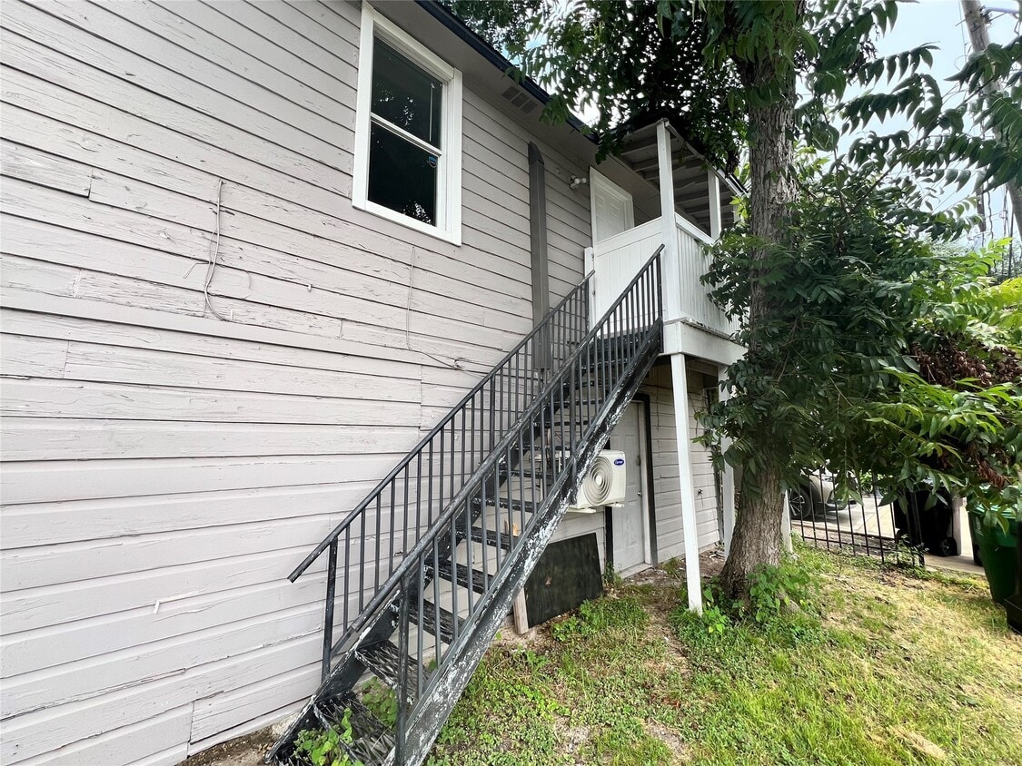 Primary Photo - 1514 W 14th St