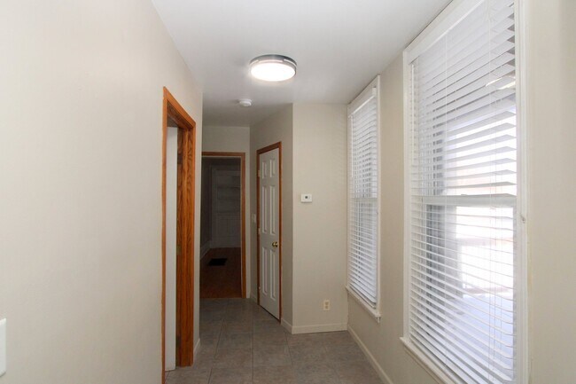 Foto del edificio - 17 W Crystal Lake Ave