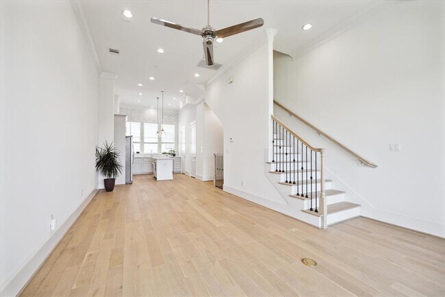 Building Photo - 6125 Cottage Grove Lake Dr