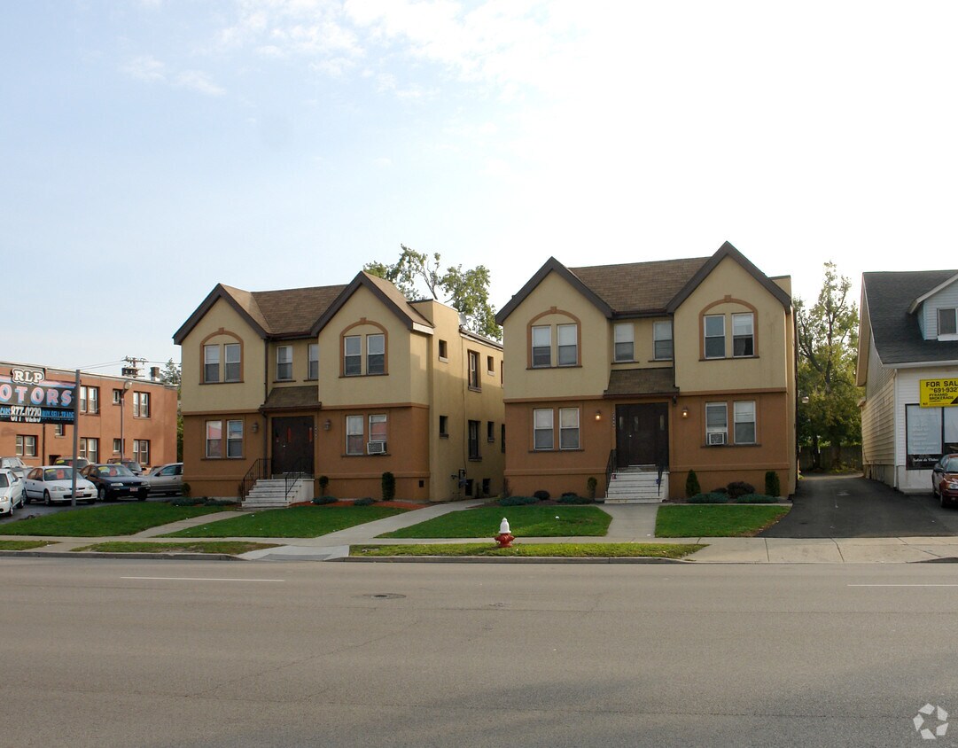Foto principal - 2409-2415 Delaware Ave