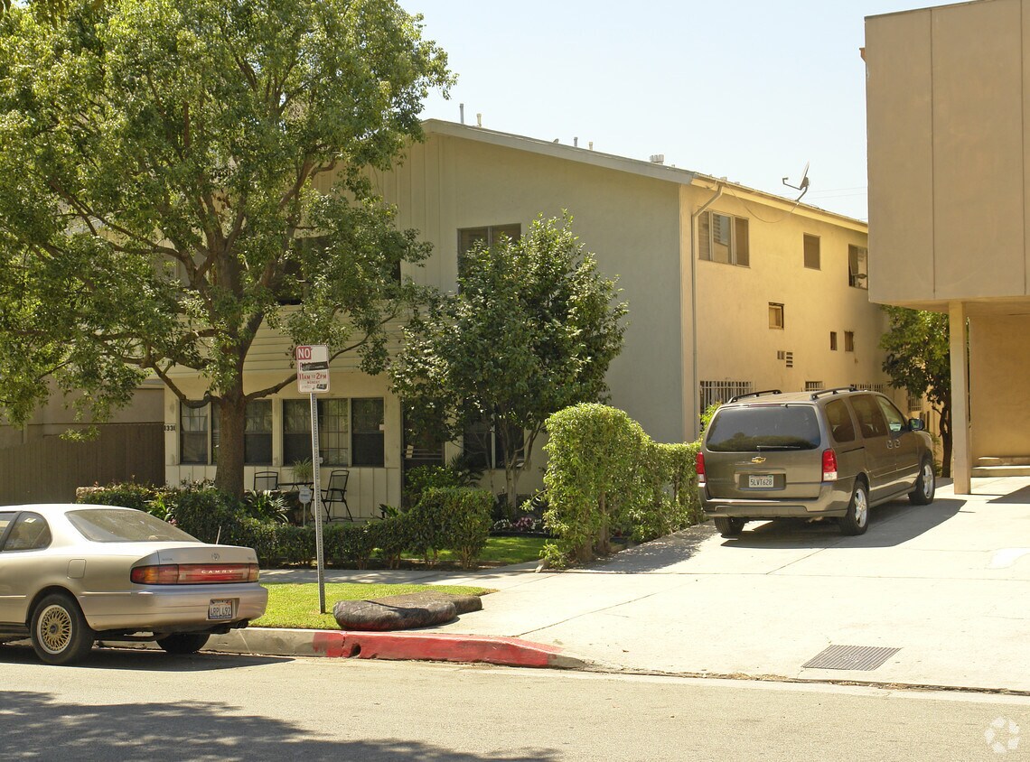 Primary Photo - 1331 N Poinsettia Pl