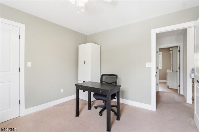 Building Photo - 6 Poplar Pl