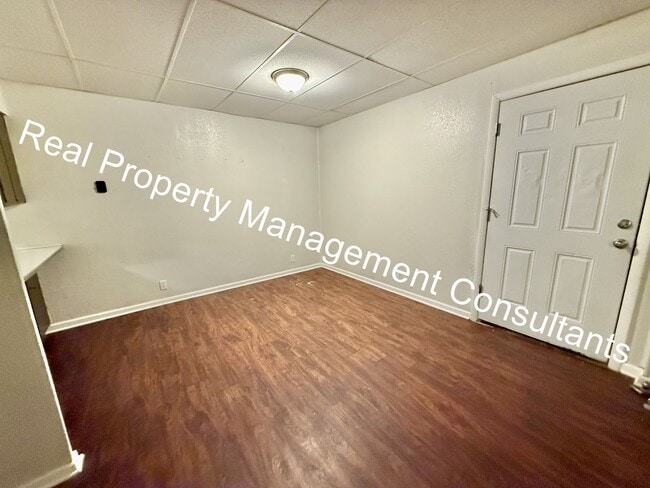 Foto del edificio - 3 Bed 2 Bath Duplex Now Available!