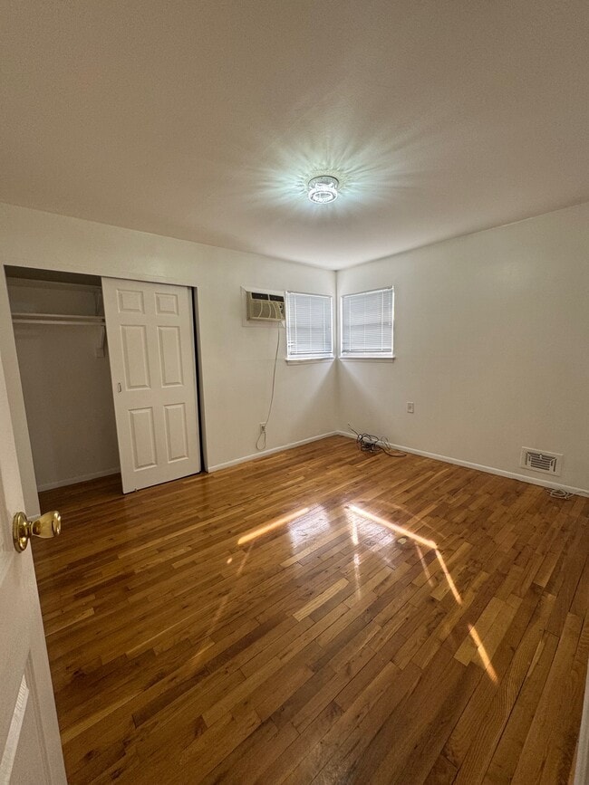 Building Photo - 1206 Rockland Ave