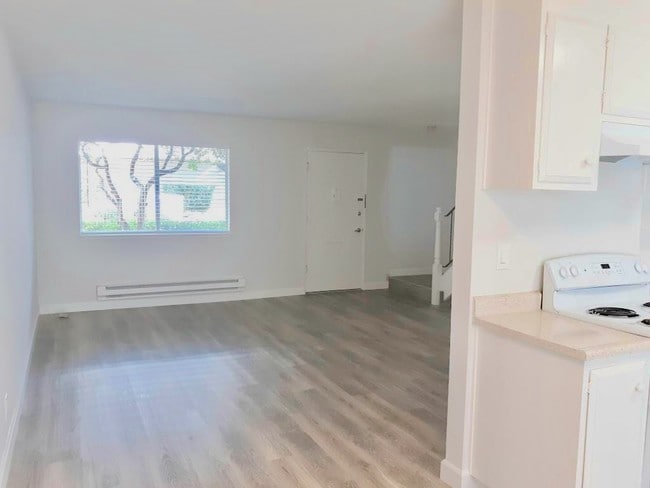 Building Photo - Bradley Apartments