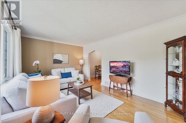 Building Photo - 274 Poyntz Ave