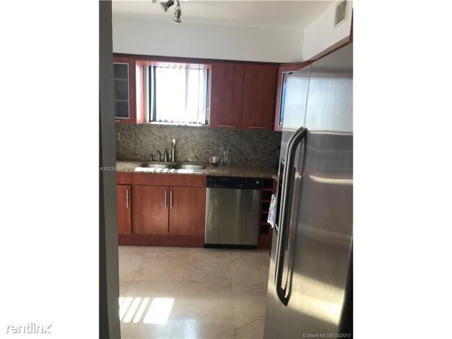 Foto del edificio - 3300 NE 192nd St