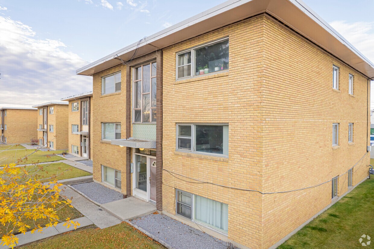 1703 35th St SW, Calgary, AB T3C 1P5 Apartments 1703 35th St SW