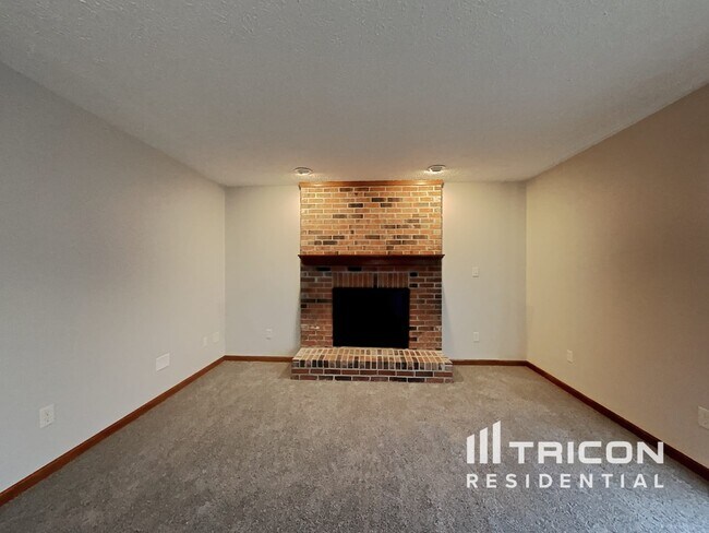 Building Photo - 5551 Vicksburg Dr