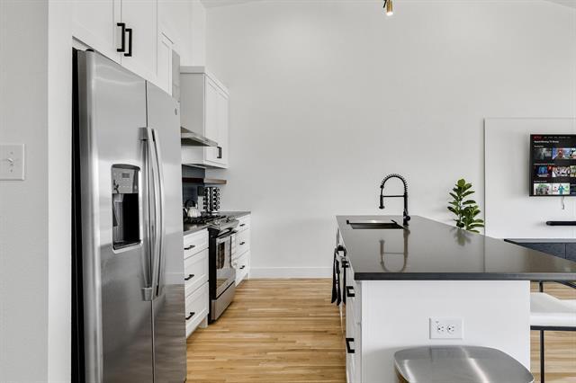 Building Photo - 2120 Lovedale Ave