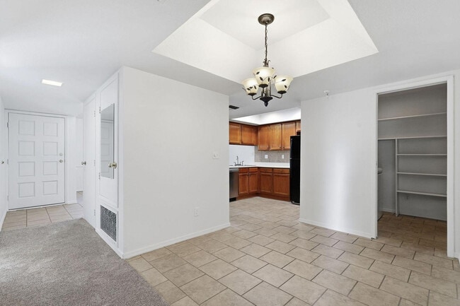 Building Photo - 2020 W Union Hills Dr
