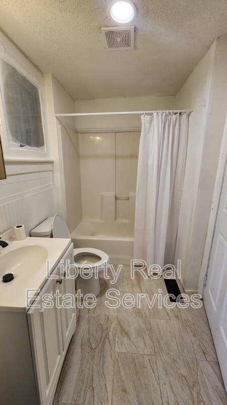 Foto del edificio - 826 E Duffy St