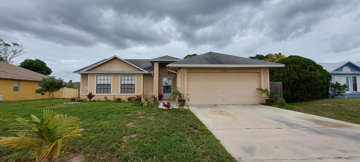 Foto principal - 249 SW Moselle Ave