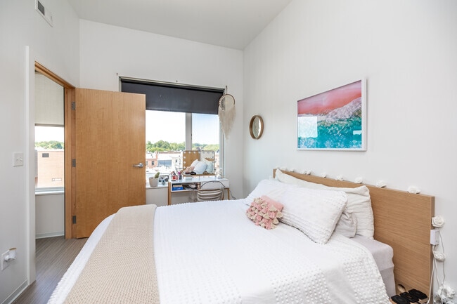 1BR, 1BA - 846 SF - River Place