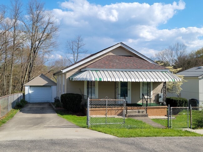 Building Photo - 156 Whitestick Rd