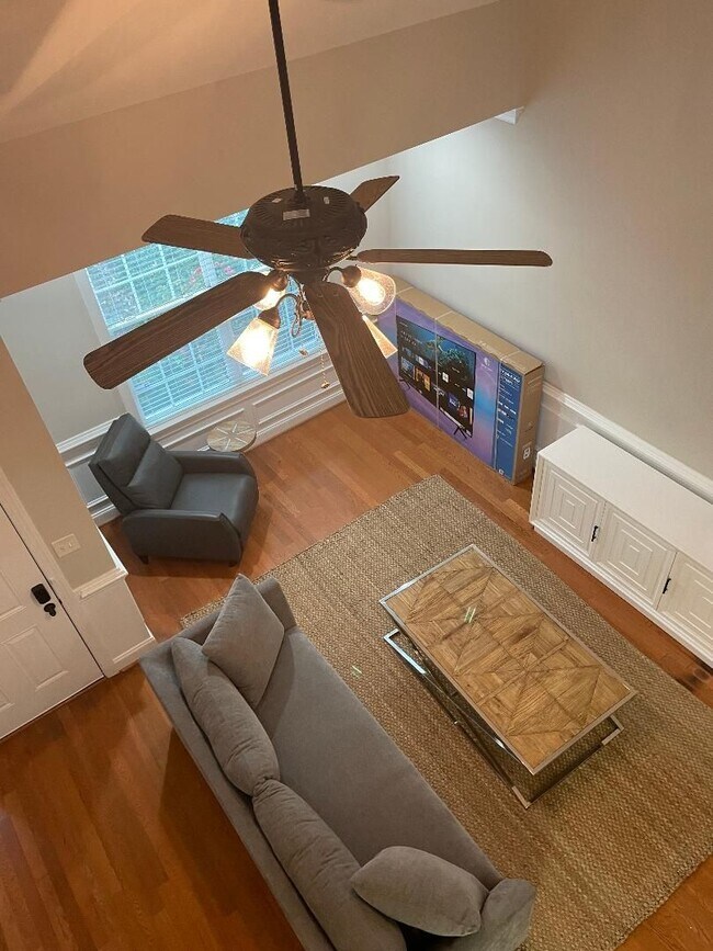 Foto del edificio - EXECUTIVE FULLY FURNISHED TOWNHOME IN GATED COMMUNITY