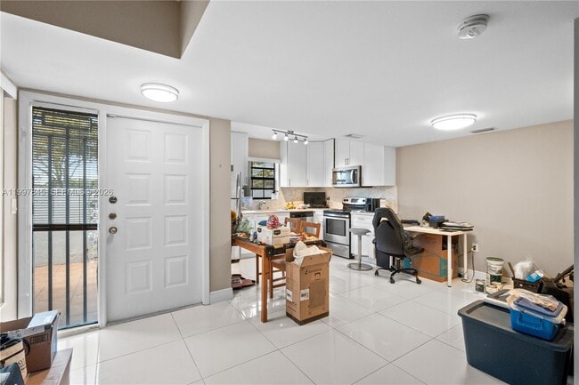 Building Photo - 6211 SW 138th Ct