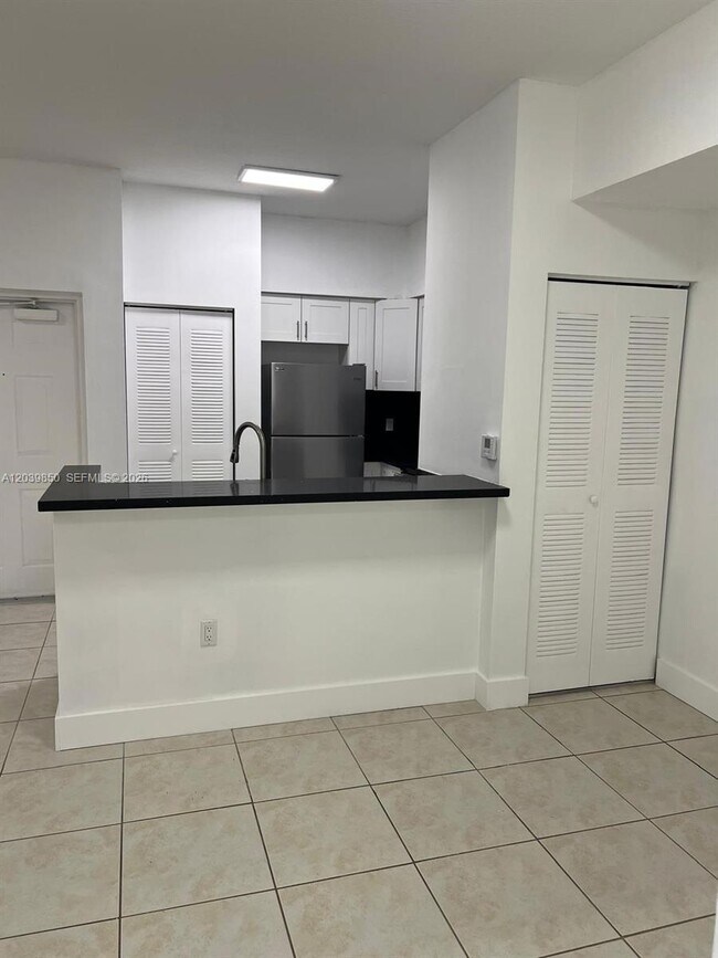 Foto del edificio - 7350 NW 114th Ave
