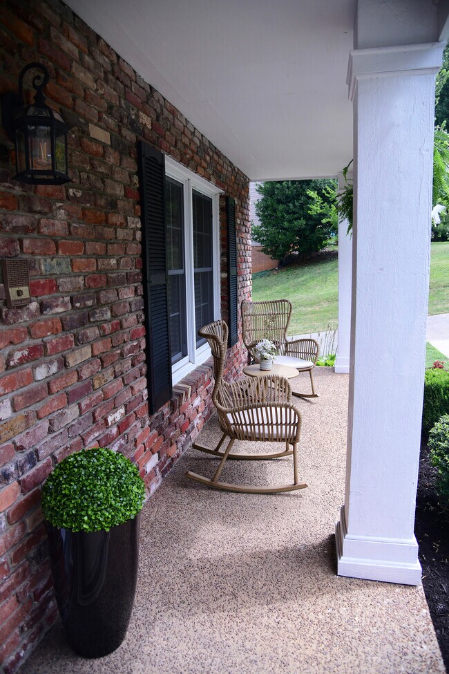 Building Photo - 105 Tate Point