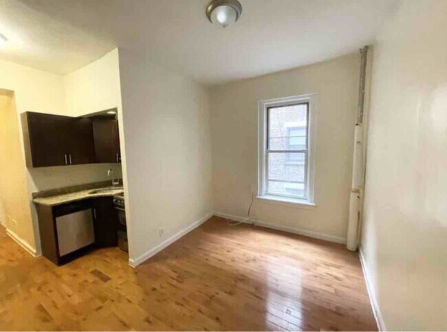 Foto del edificio - 525 W 111th St