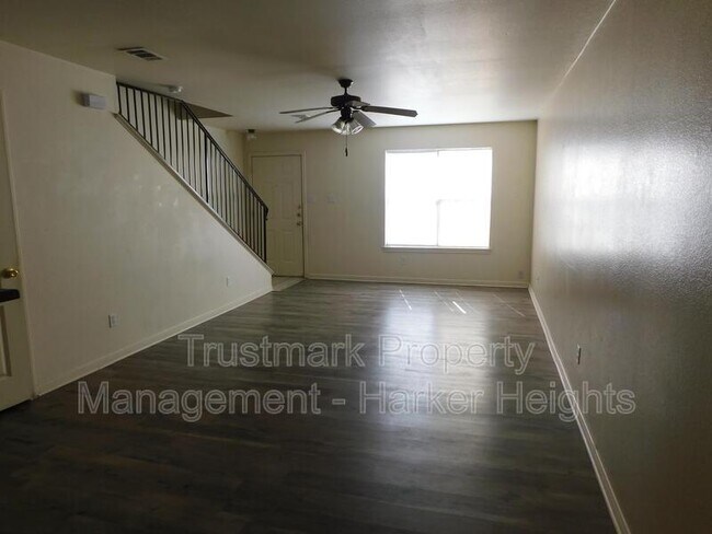 Building Photo - 707 S Amy Ln