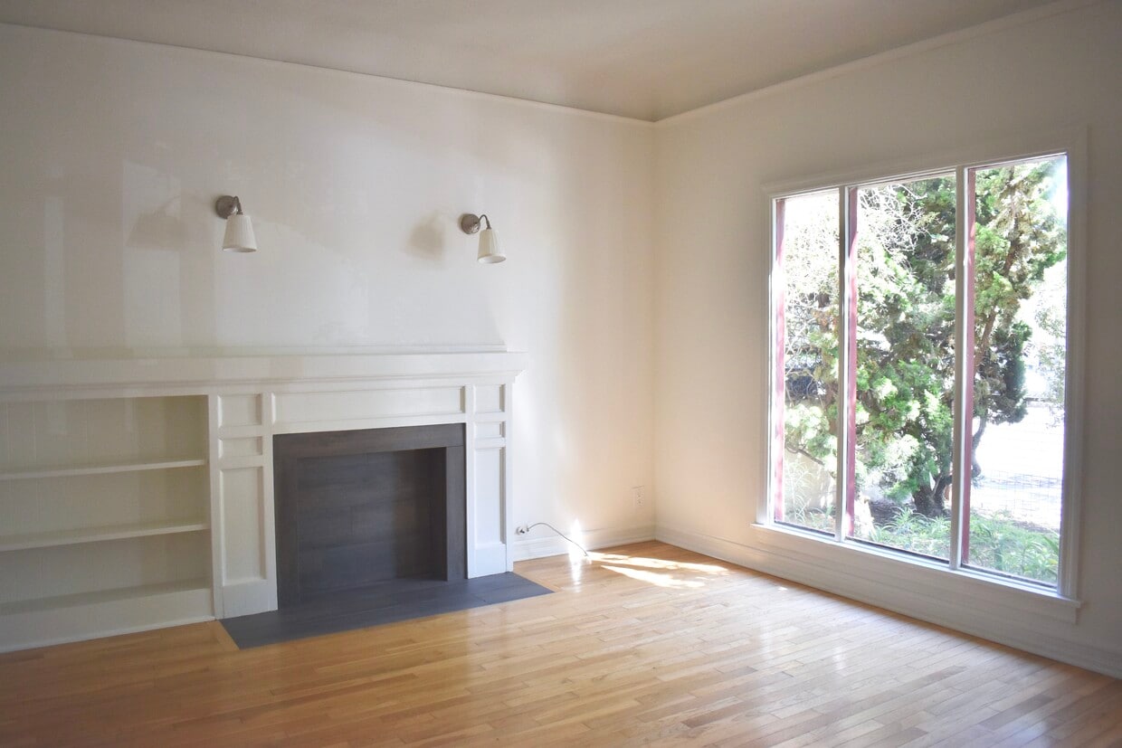 living-room looking out to front yard - 1753 Washington Way