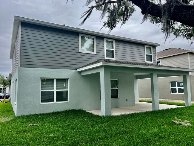 Building Photo - Stunning 5 bedroom 3 bath Winter Haven Hom...