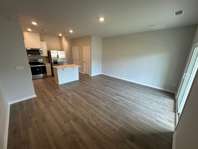 Building Photo - 812 Quinn Dr