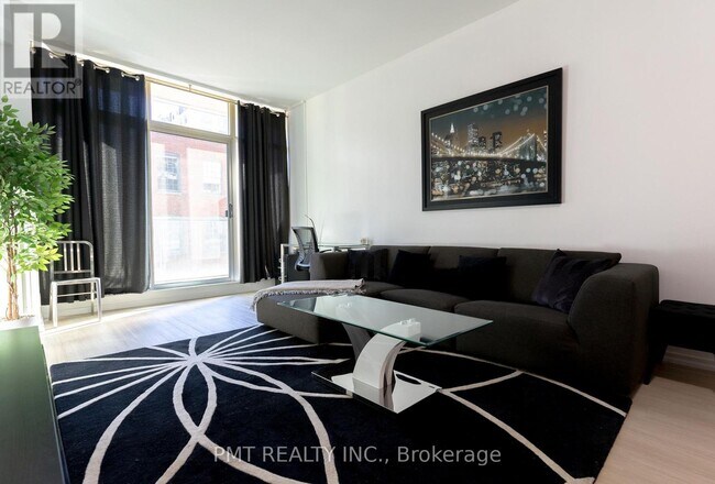 Photo du bâtiment - 388 Richmond St W