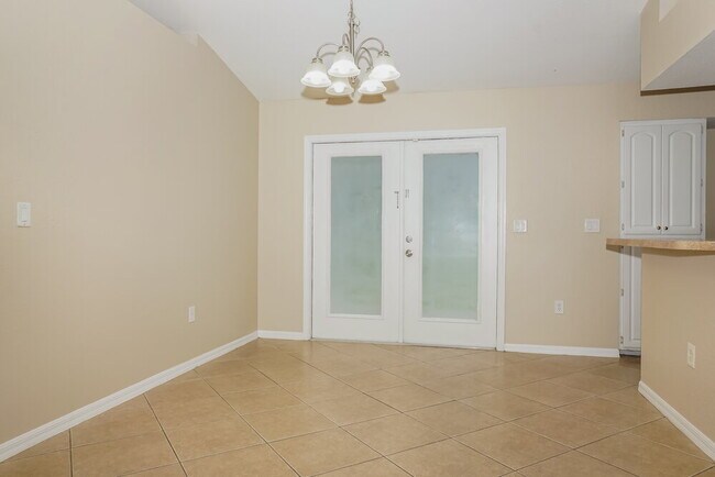 Building Photo - 96 Allworthy St