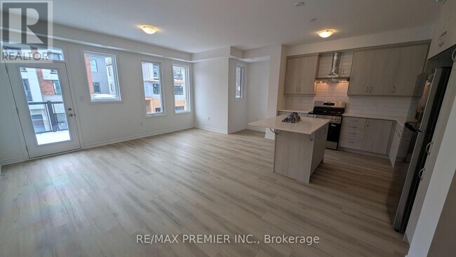 Building Photo - 11 Pearen Ln