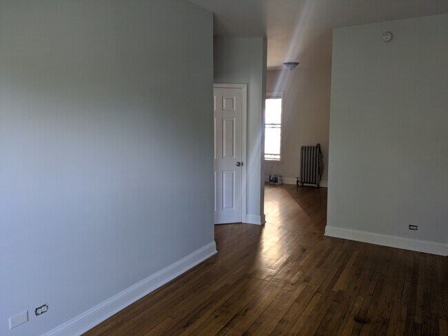 Foto del edificio - 1354 N Kedzie Ave