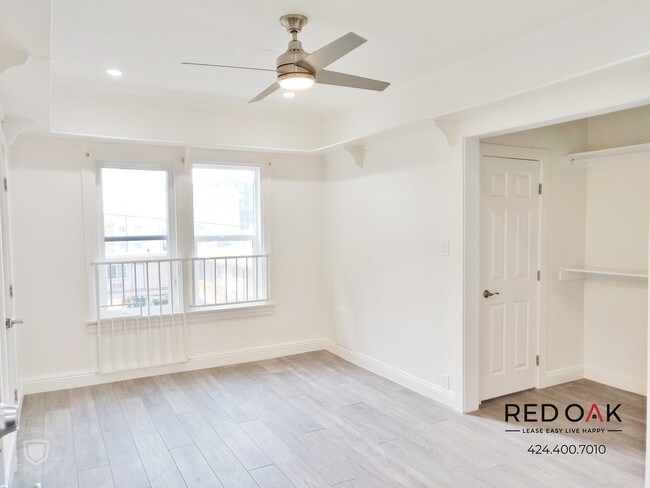 Building Photo - Studio with Bonus Room and Great View!