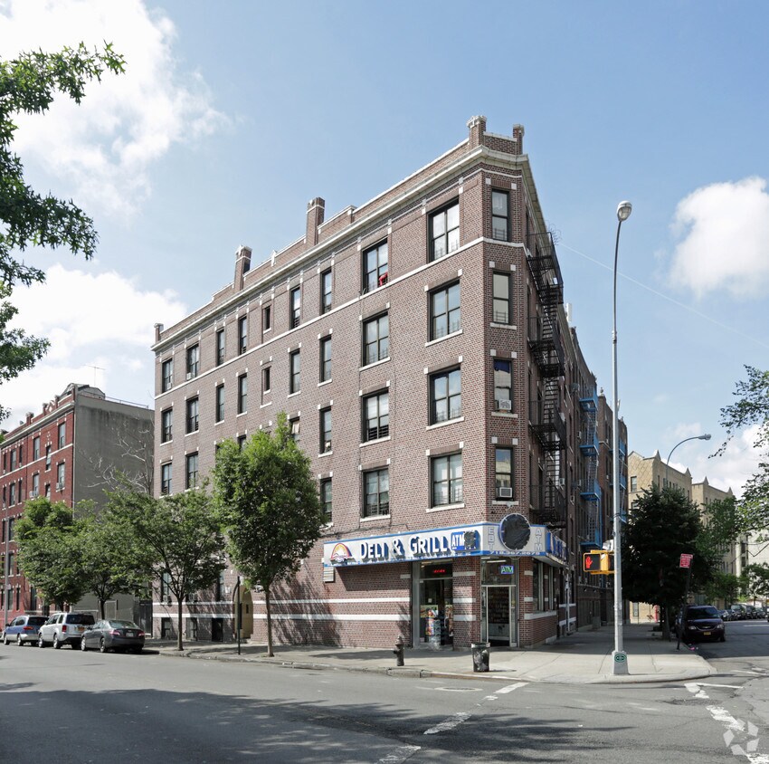 Foto principal - 840 Bronx Park S