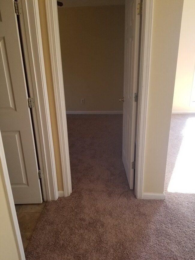 Building Photo - 248 Pine Dr