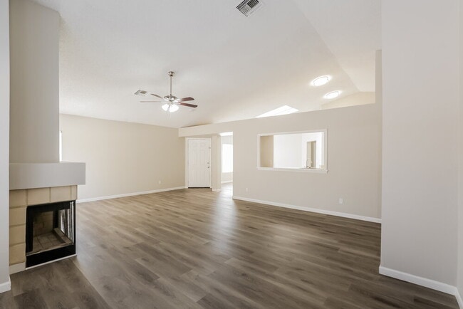 Building Photo - 2732 W Gila Ln