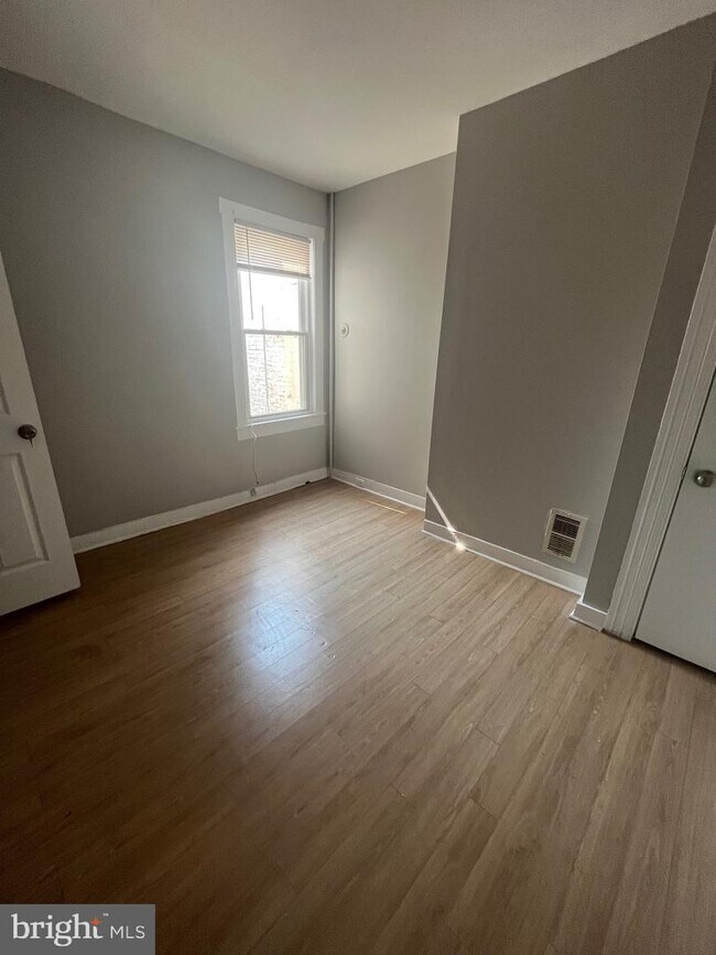 Foto del edificio - 228 N Kenwood Ave