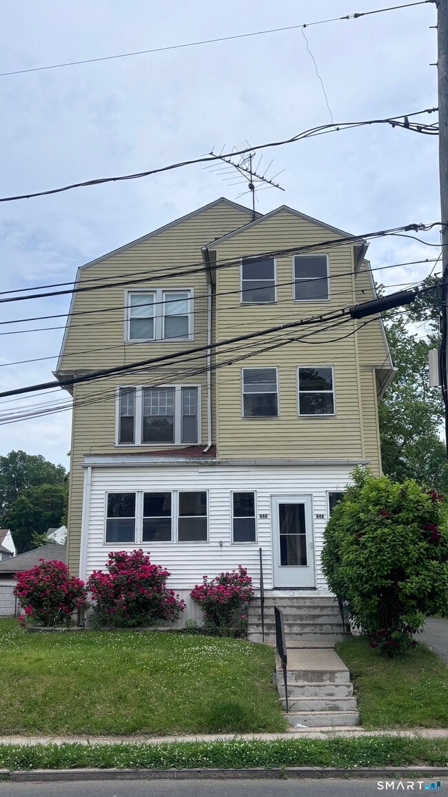 Building Photo - 448 Hillside Ave