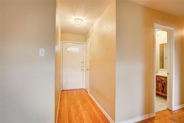 Building Photo - 2104 Meadow Dale