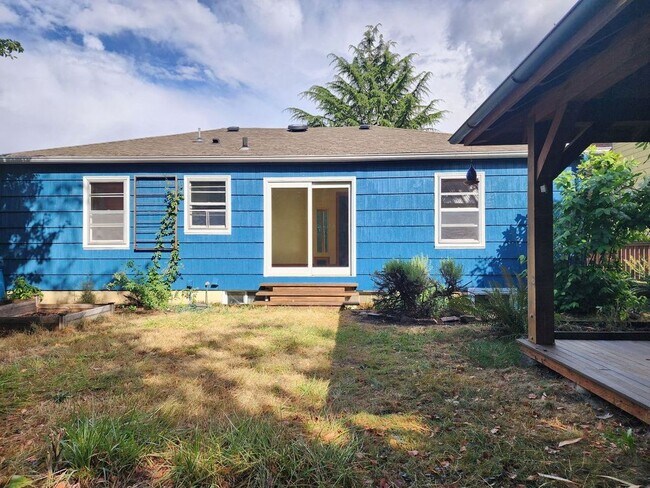 Building Photo - 3909 SE 48th Av
