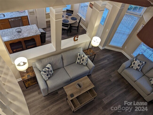 Building Photo - 141 Poplar Woods Dr