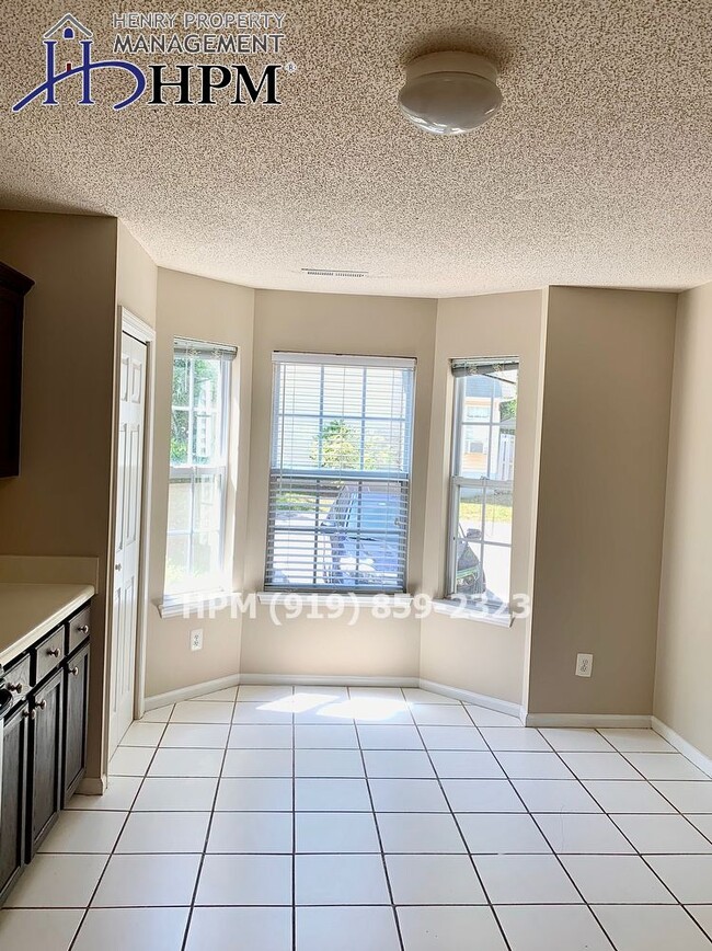 Foto del edificio - 3 Bedroom Townhome in Ivy Creek Subdivision