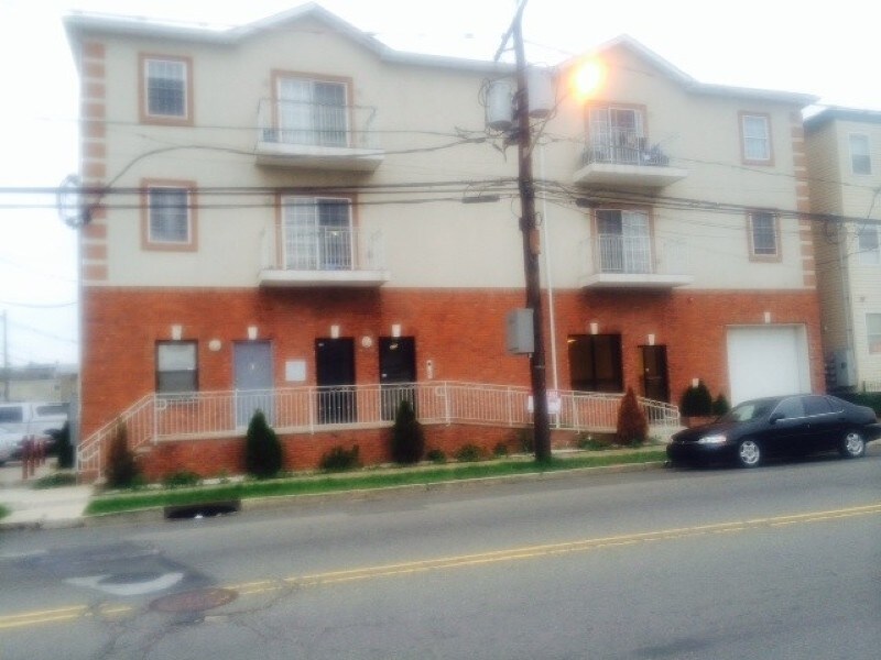 Primary Photo - 210 Trumbull St