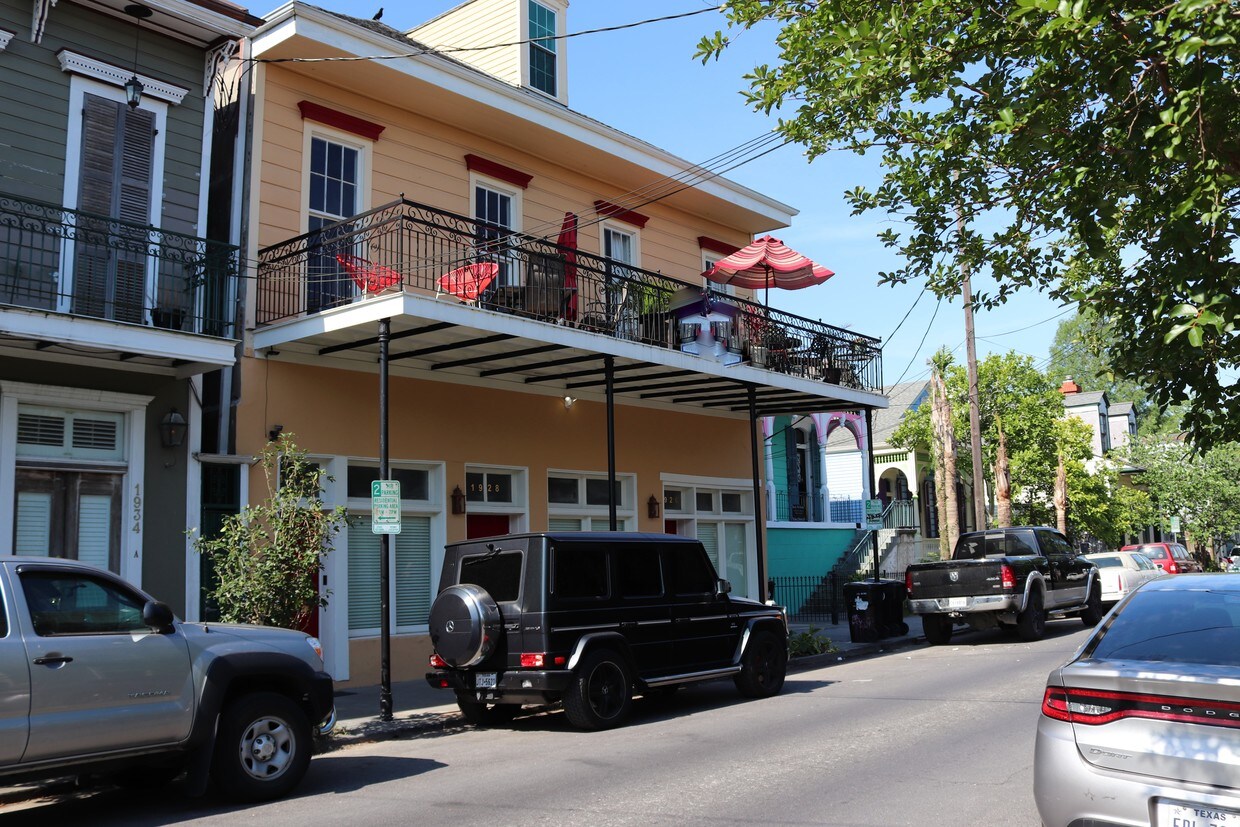 Primary Photo - 826 Touro St