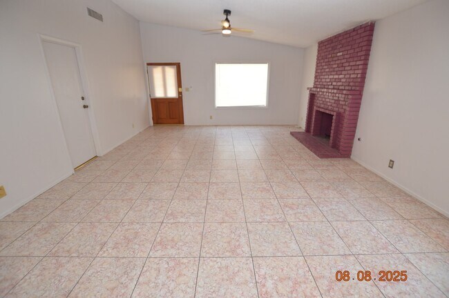 Foto del edificio - 2108 Mariposa Ave