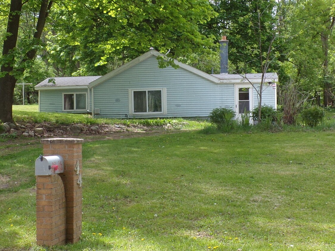 Primary Photo - 44 Highland Ave