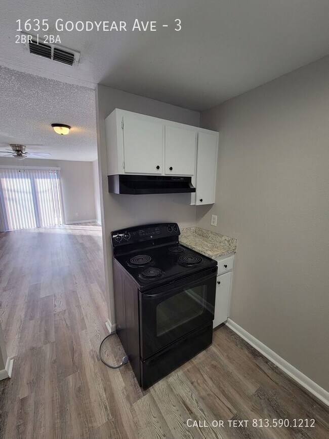 Building Photo - Cute Lakeland Apartment
