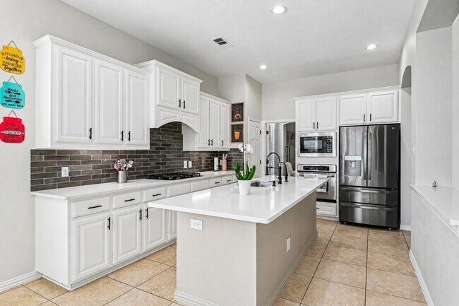 Foto del edificio - 837 Moss Cliff Cir