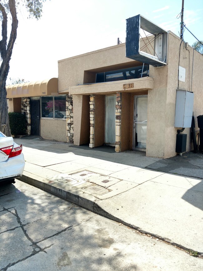 Building Photo - 7031-7033 Pickering Ave