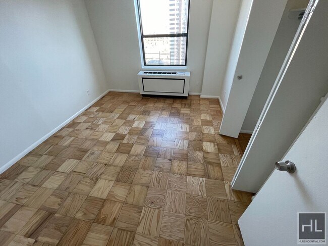 Foto del edificio - Beautiful 3 Bedroom 2.5 bath Apartment In ...